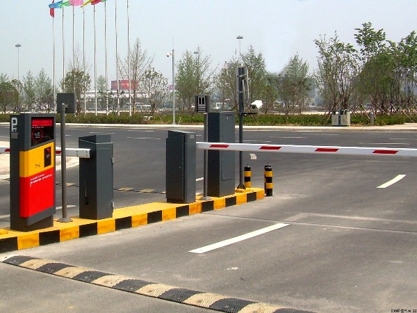 智慧停車場(chǎng)系統(tǒng)中人工智能技術(shù)的使用主要有這5方面，點(diǎn)擊了解